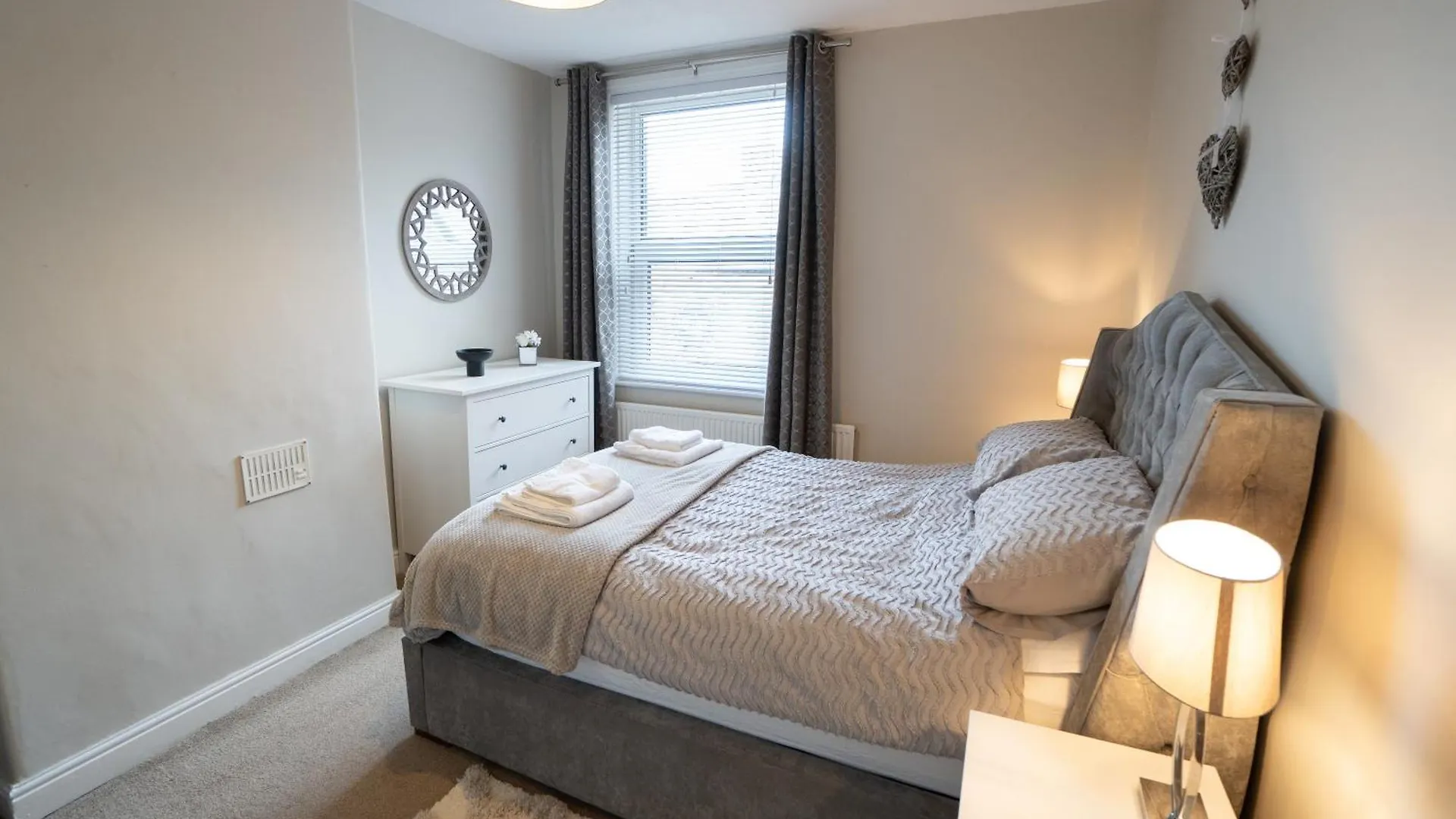 일클리 4 Bed End Terrace - Sleeps 7 빌라